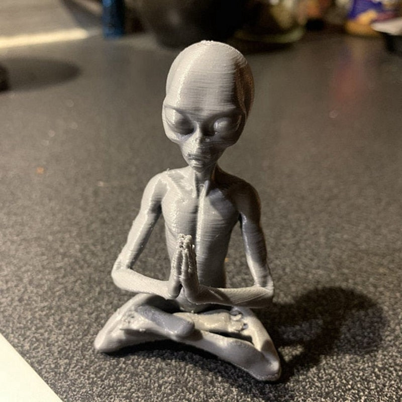 SC Meditating Alien Statue Mini Resin Ornament Alien Garden Home Office Yard Art Decor For Indoor Outdoor